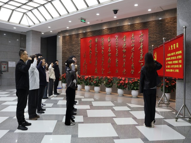 84d6453efb349e81af866849a369c5f.jpg 84d6453efb349e81af866849a369c5f.jpg